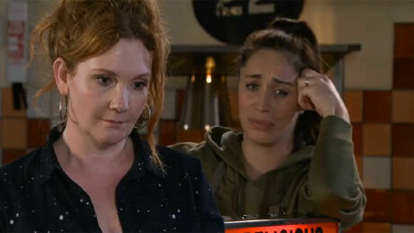 Corrie (Wed, 7th December, 7.00pm): Tyrone proposes to Fiz